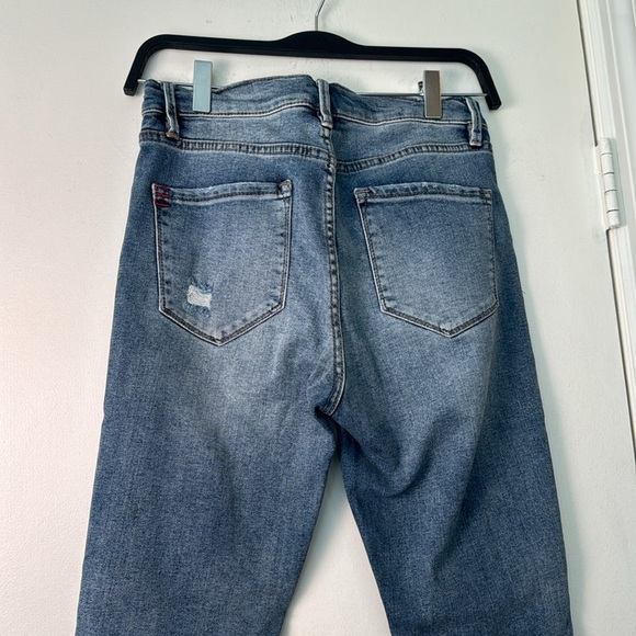 EUC BDG 27W Crop Twig High Rise Medium Wash Distressed Skinny Jeans Size 27 - Picture 4 of 8